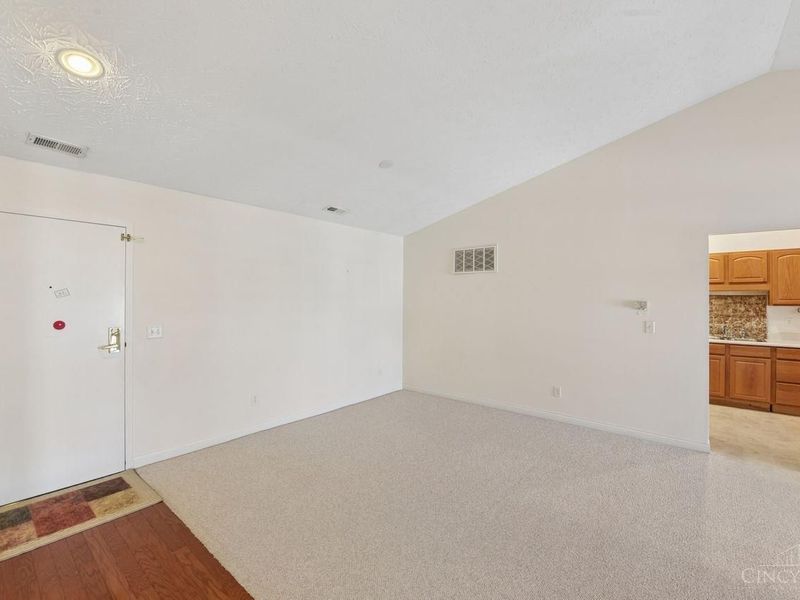 8021 Pinnacle Point Drive, Unit 204, West Chester, OH 45069 Photo 4