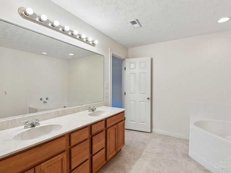 8021 Pinnacle Point Drive, Unit 204, West Chester, OH 45069 Photo 41