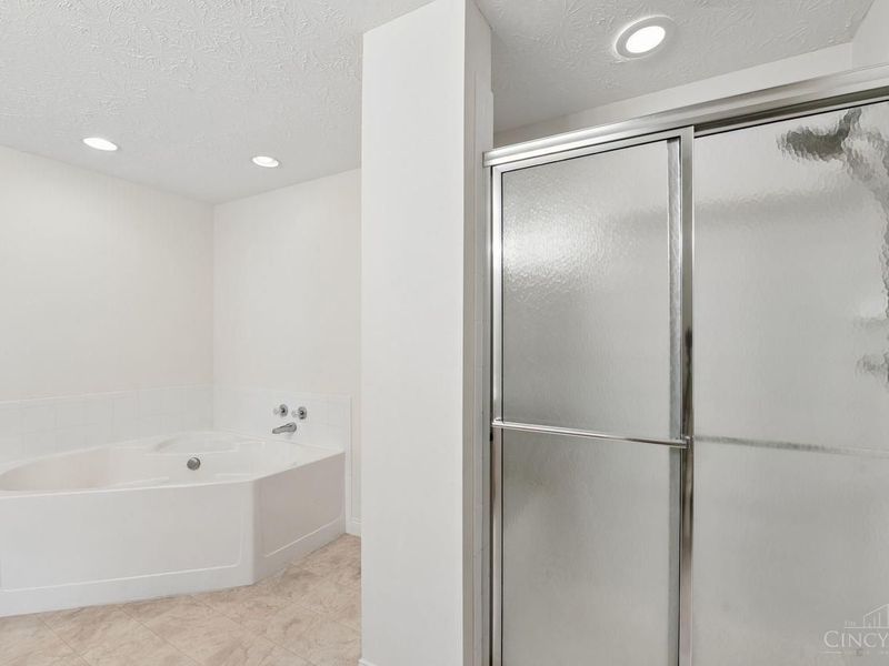 8021 Pinnacle Point Drive, Unit 204, West Chester, OH 45069 Photo 42