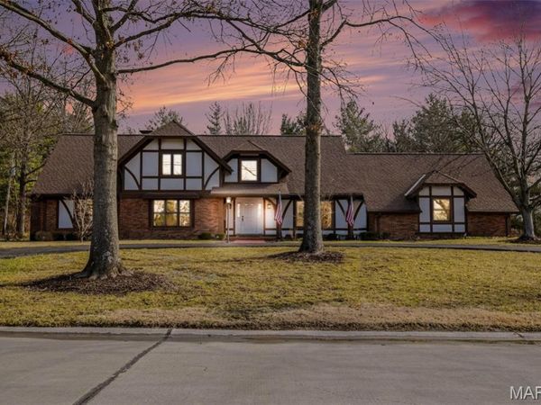 334 Ladue Oaks Drive, St Louis, MO 63141