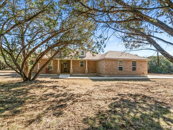 489 Lakeside Dr, Lakehills, TX 78063