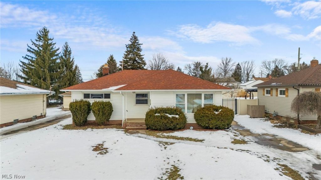 11120 Sharon Drive, Parma, OH 44130 Main Photo