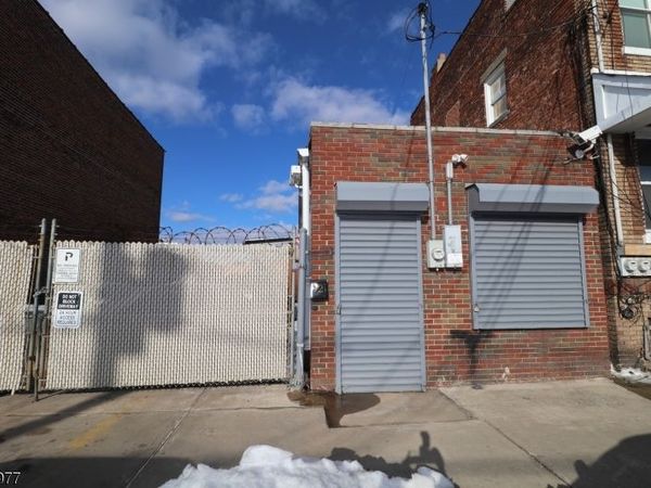 92 Clifford St, Newark, NJ 07105