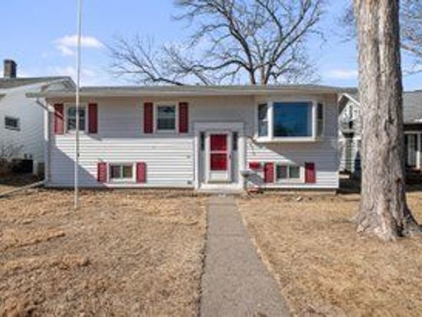 2716 Davenport Avenue, Davenport, IA 50803