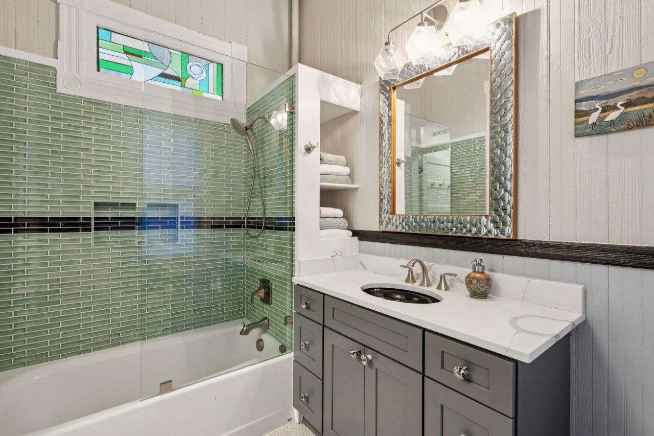 28 1/2 Hasell Street Photo 24