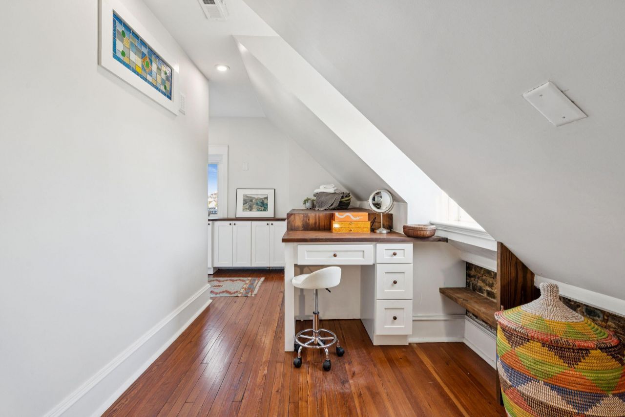 28 1/2 Hasell Street Photo 50