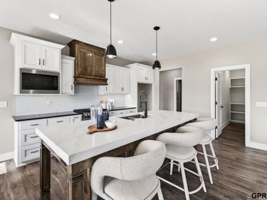 21825 Parkview Drive, Gretna, NE 68028