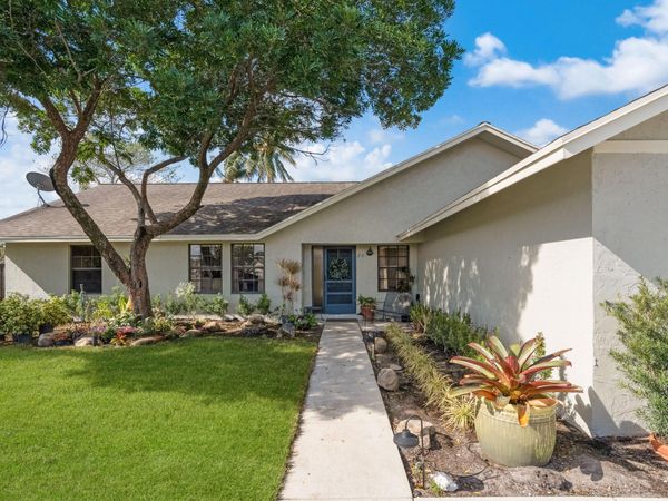 26 Cedar Circle, Boynton Beach, FL 33436