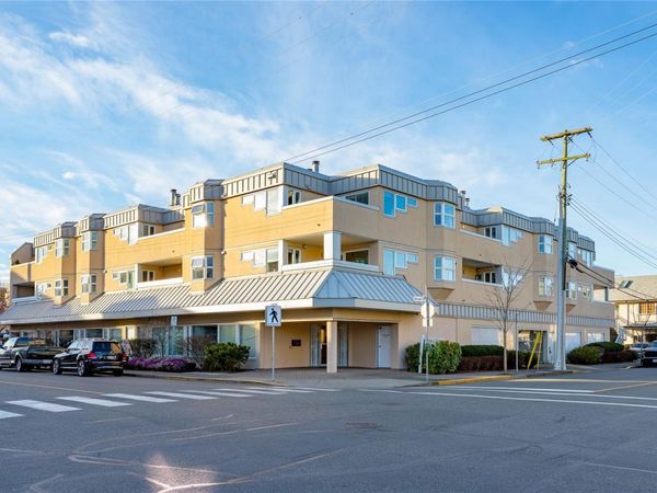 2490 Bevan Ave, Unit 304, Sidney, BC V8L 5C6
