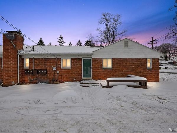 307 Ladd Road, Walled Lake, MI 48390