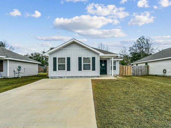 2536 Sutton Place Dr, Cantonment, FL 32533