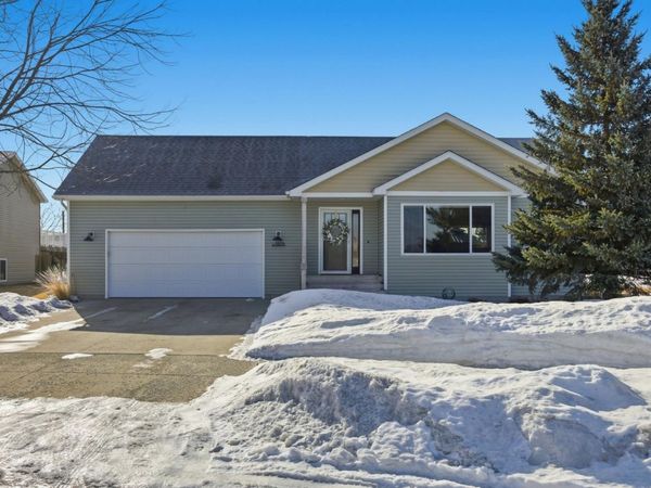1573 43rd Avenue S, Moorhead, MN 56560