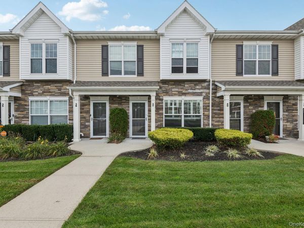 37 Weatherby Lane , Central Islip, NY 11722