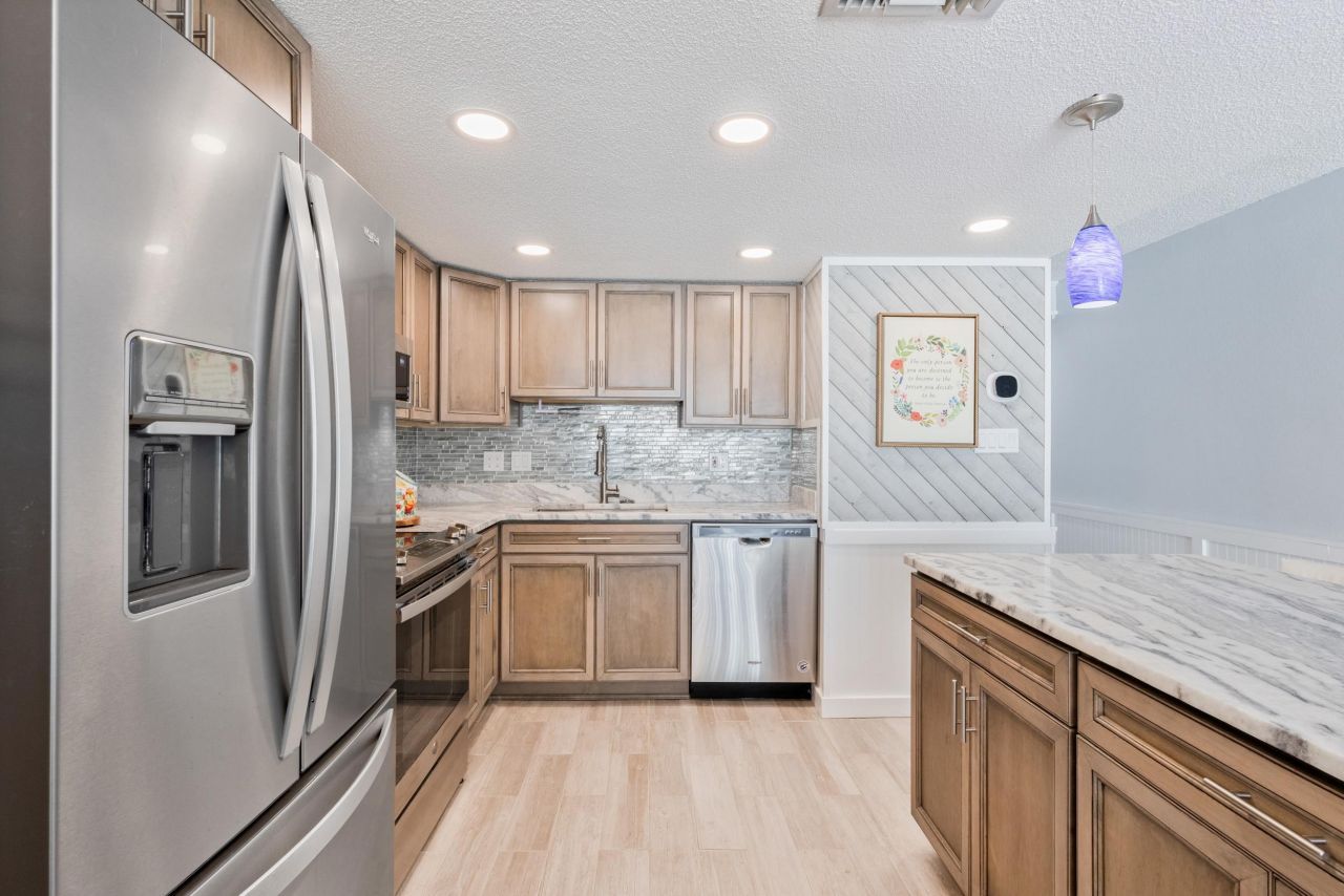 1012 N Waccamaw Dr.  Photo 6