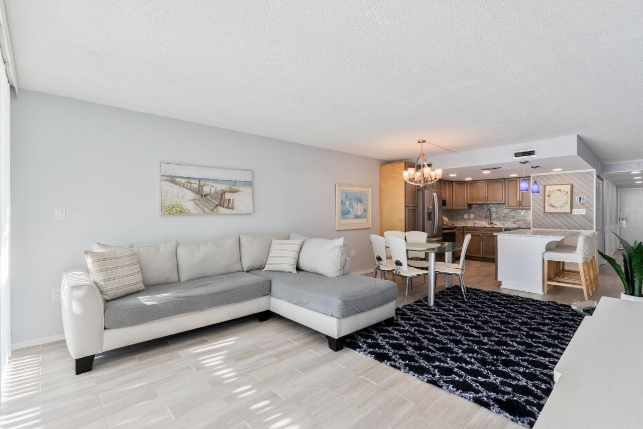 1012 N Waccamaw Dr.  Photo 9