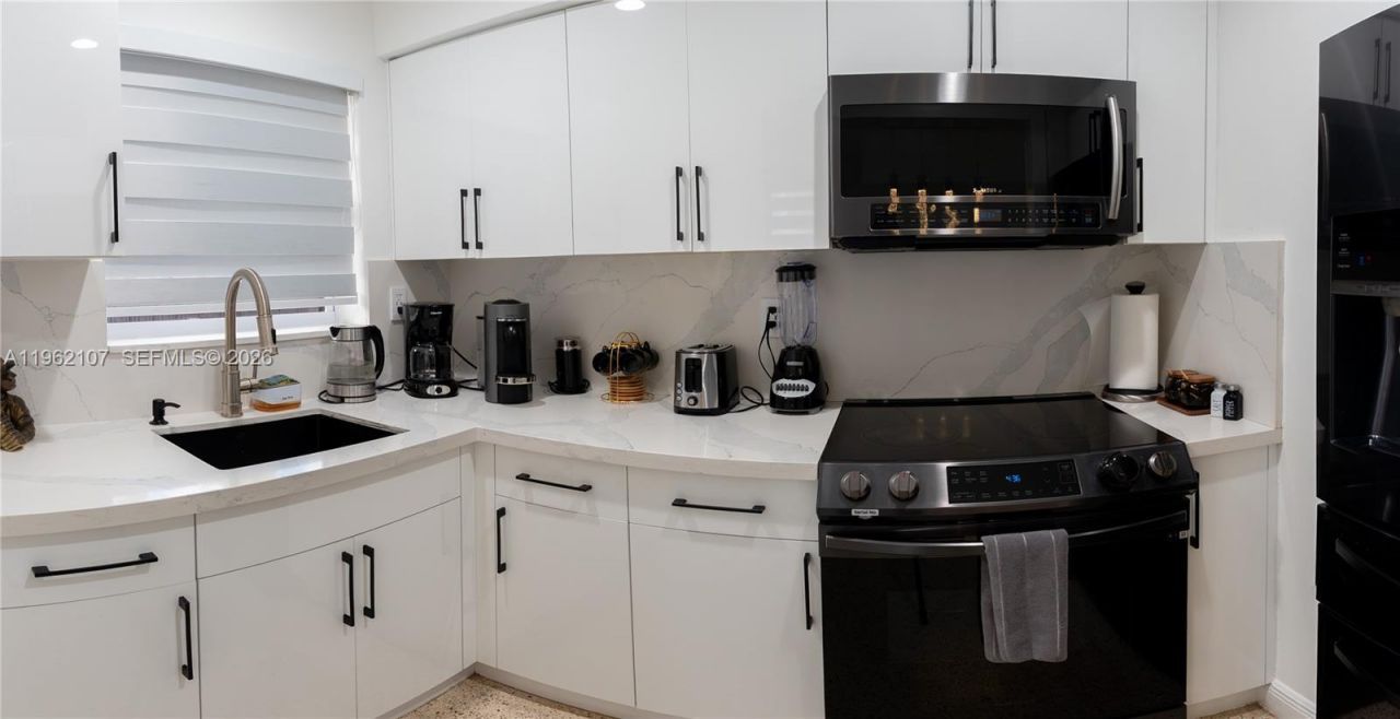 1851-1853 NW 22nd Pl, Miami, FL 33125 Photo