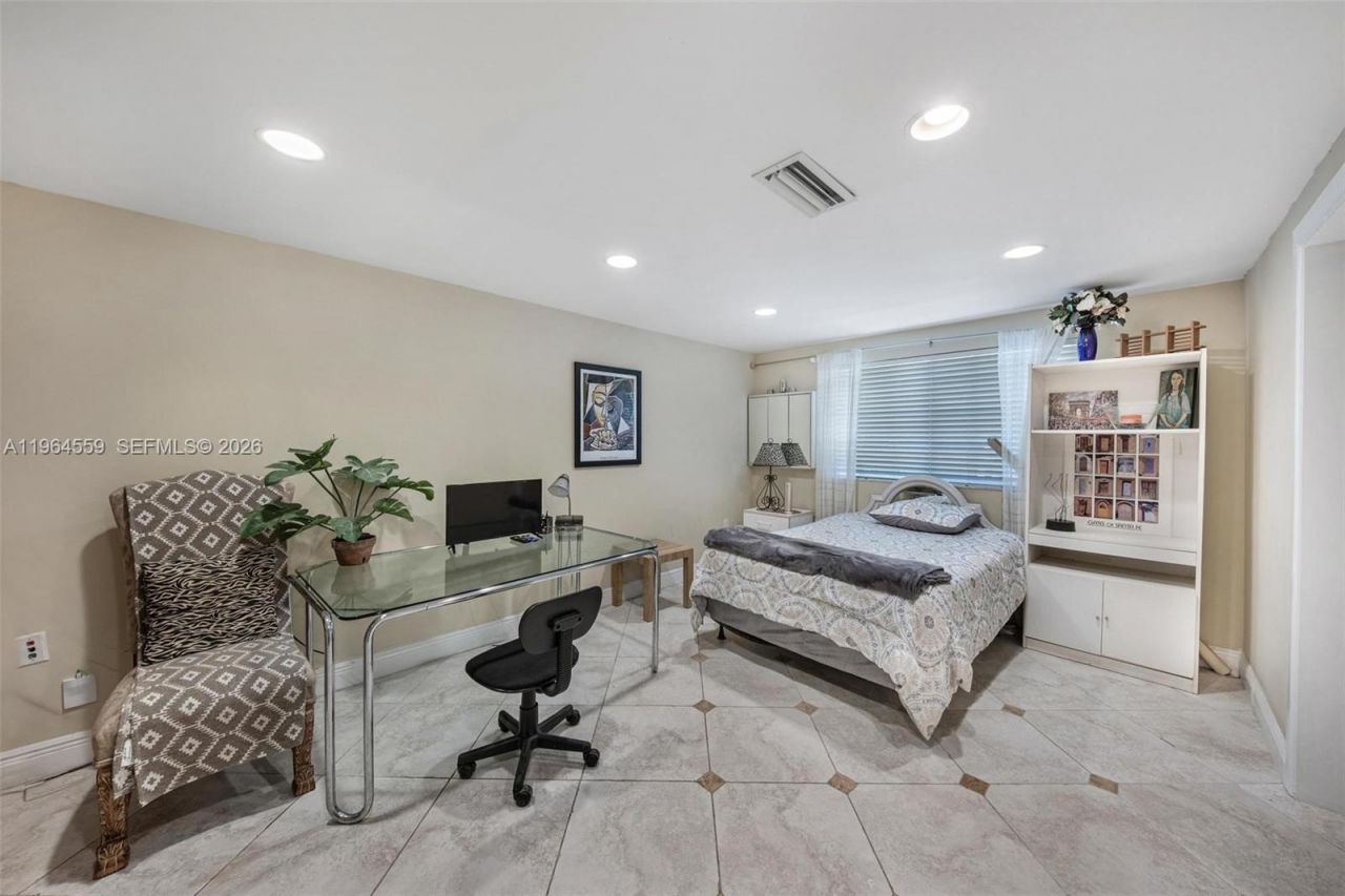 5990 SW 83rd St, South Miami, FL 33143 Photo