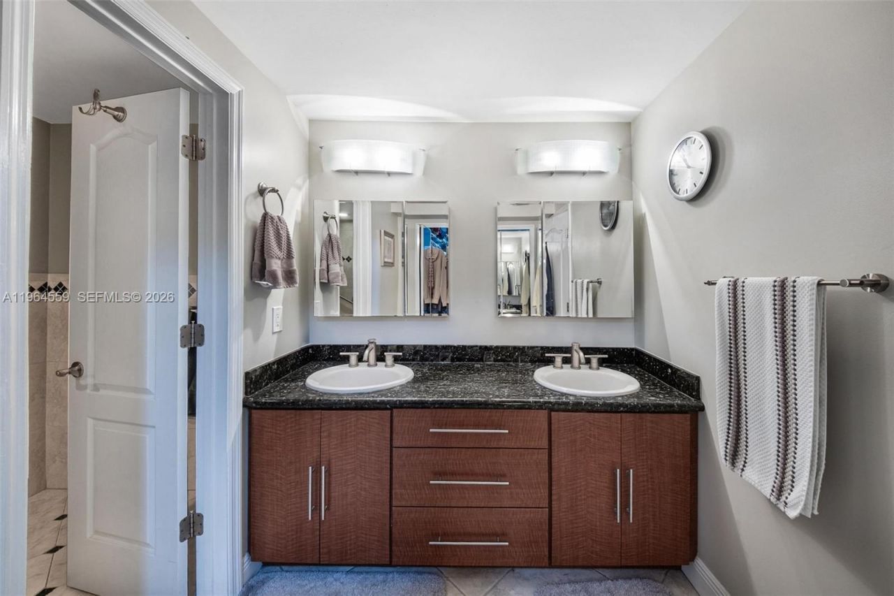 5990 SW 83rd St, South Miami, FL 33143 Photo