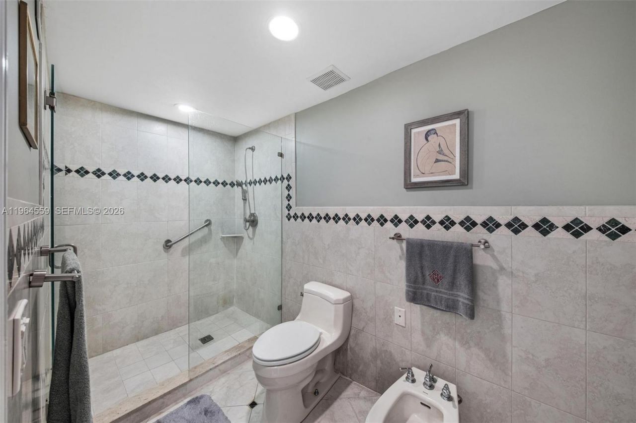 5990 SW 83rd St, South Miami, FL 33143 Photo