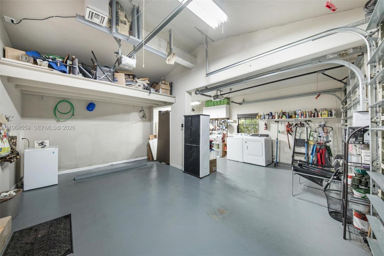 5990 SW 83rd St, South Miami, FL 33143 Photo