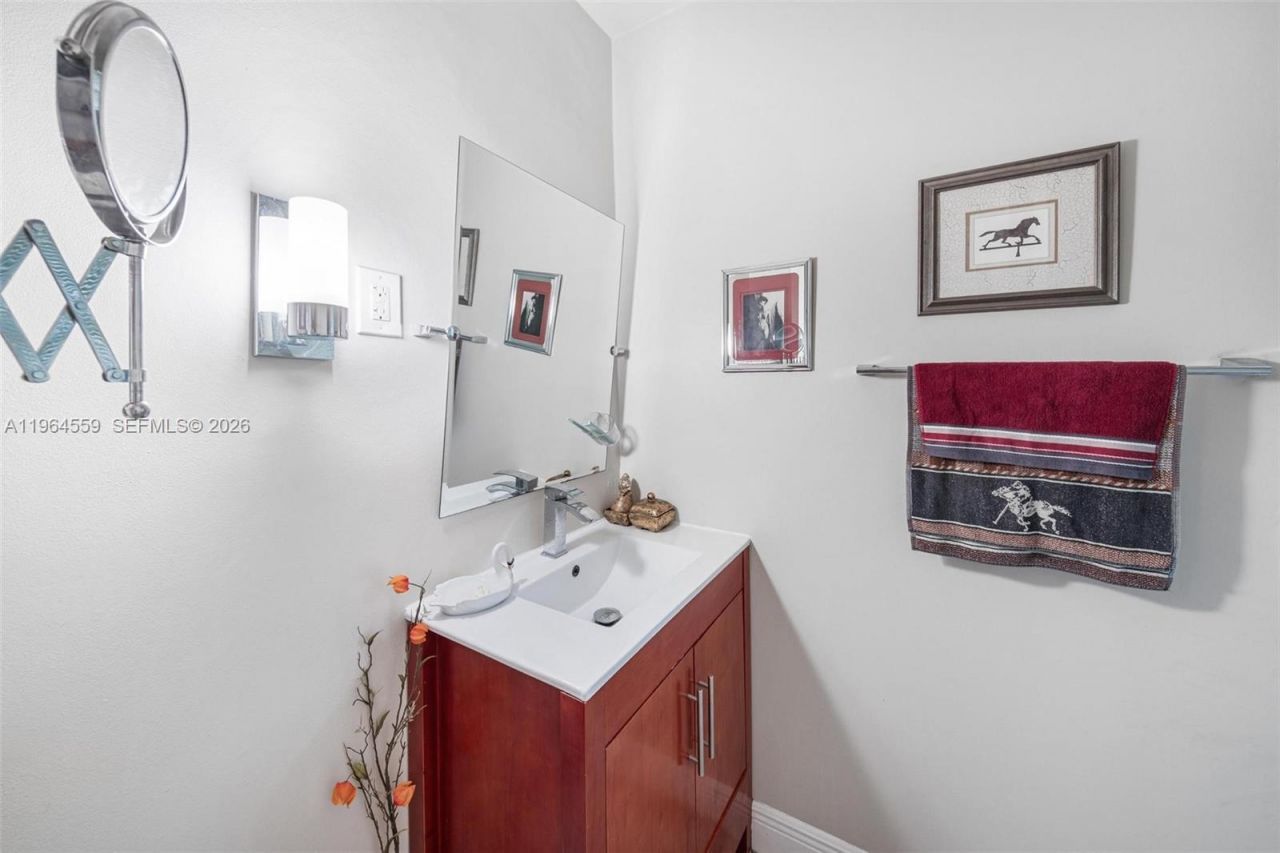 5990 SW 83rd St, South Miami, FL 33143 Photo