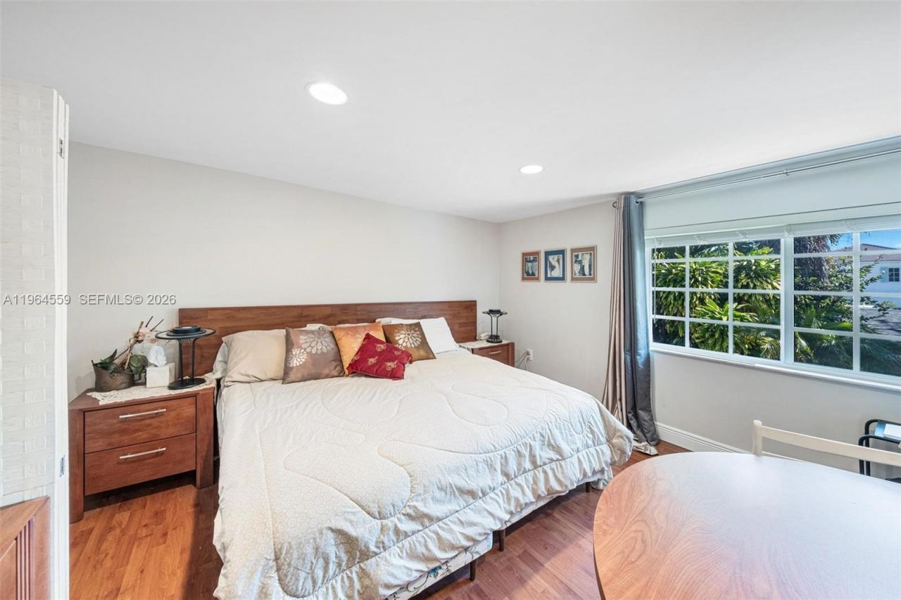 5990 SW 83rd St, South Miami, FL 33143 Photo