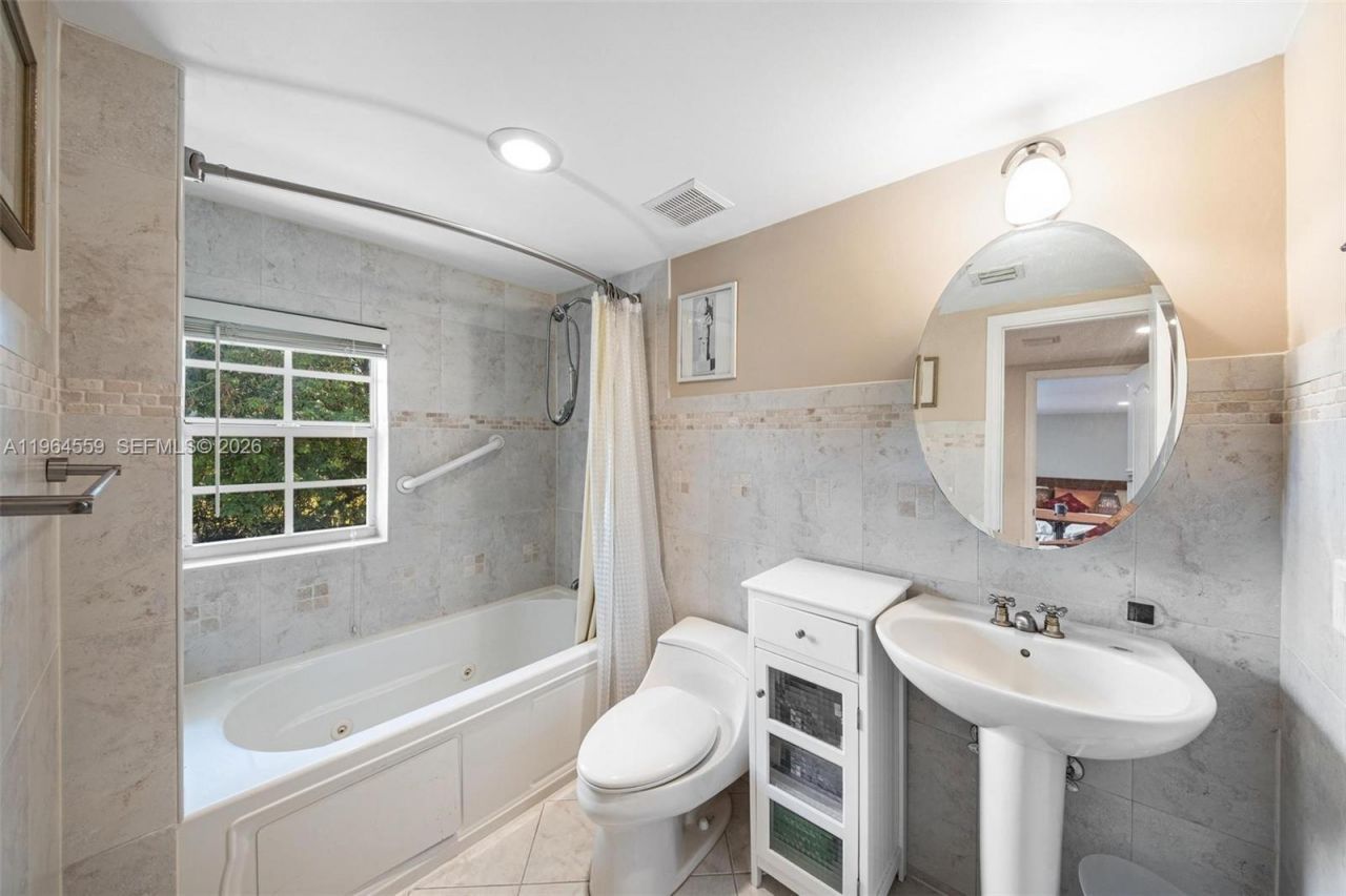 5990 SW 83rd St, South Miami, FL 33143 Photo