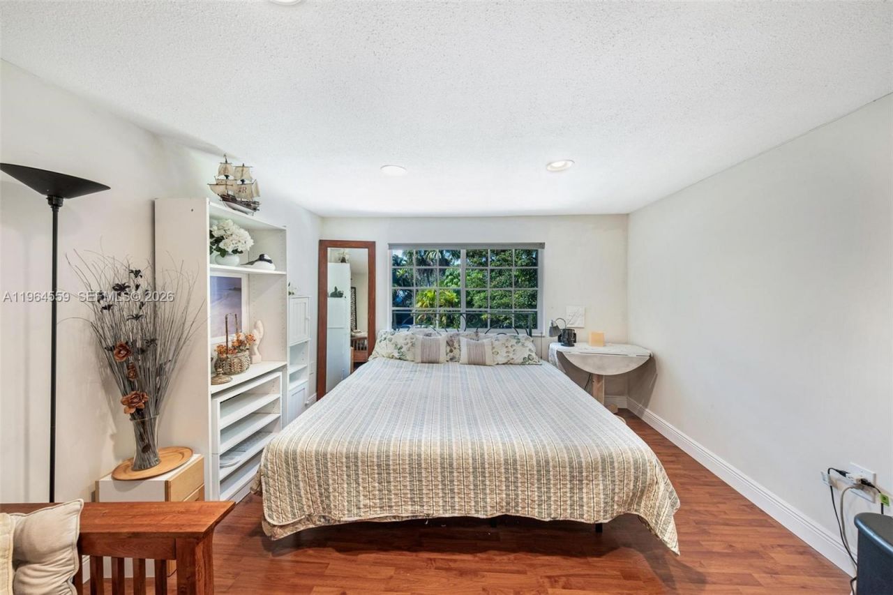 5990 SW 83rd St, South Miami, FL 33143 Photo