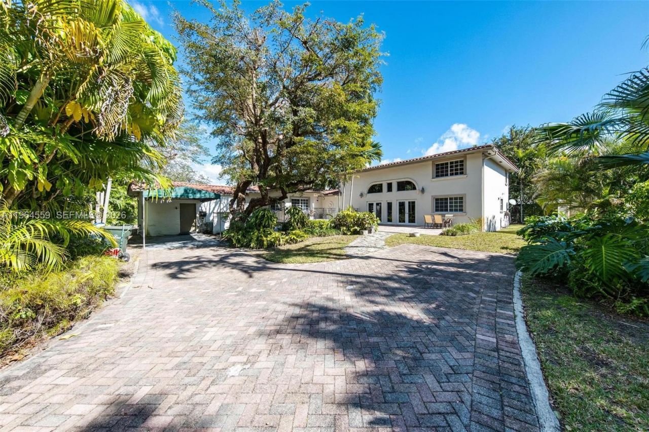 5990 SW 83rd St, South Miami, FL 33143 Photo