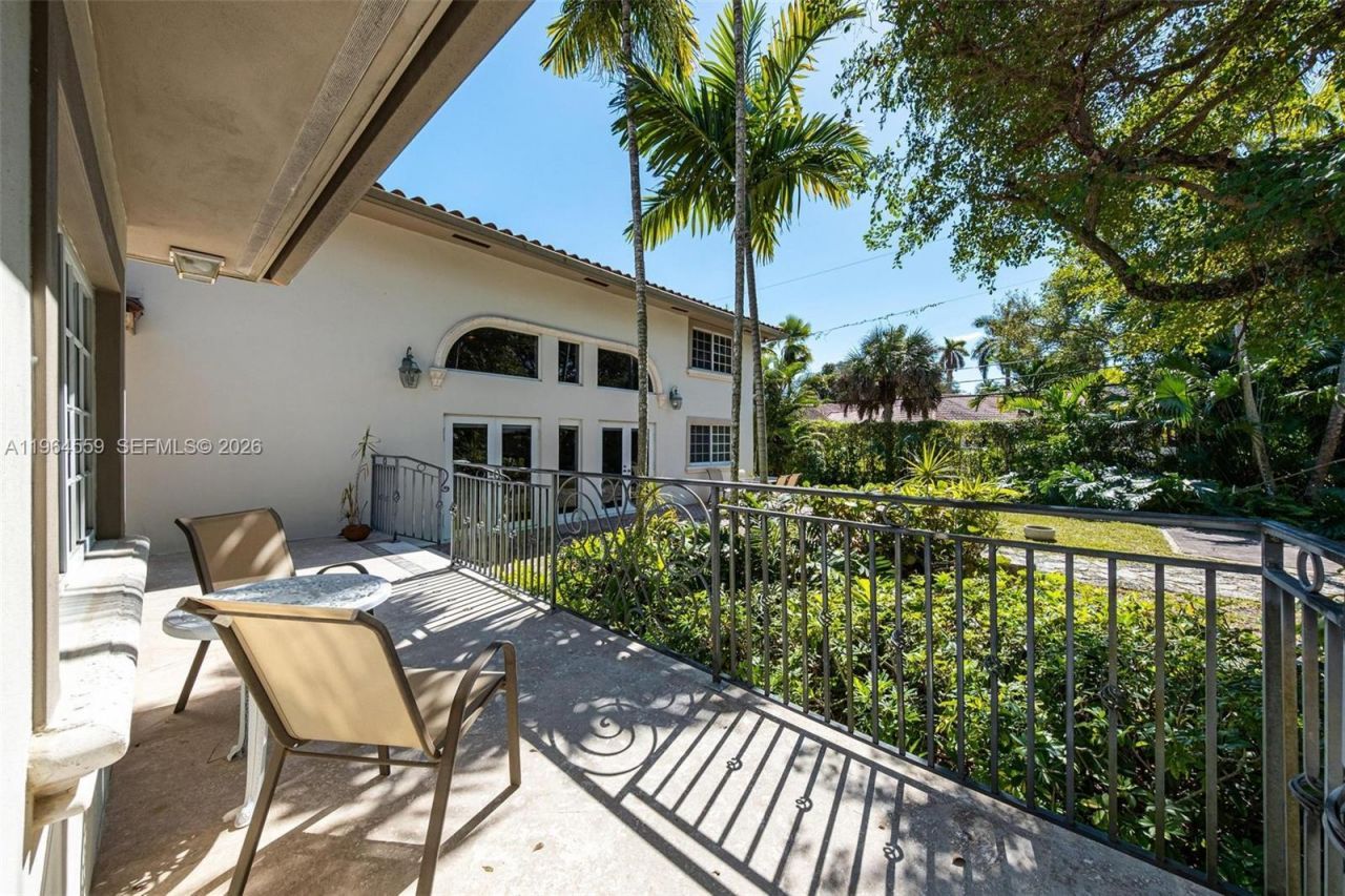 5990 SW 83rd St, South Miami, FL 33143 Photo