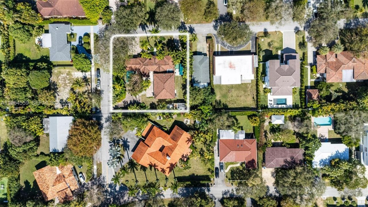 5990 SW 83rd St, South Miami, FL 33143 Photo