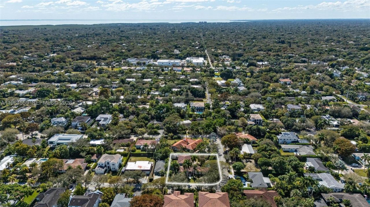 5990 SW 83rd St, South Miami, FL 33143 Photo