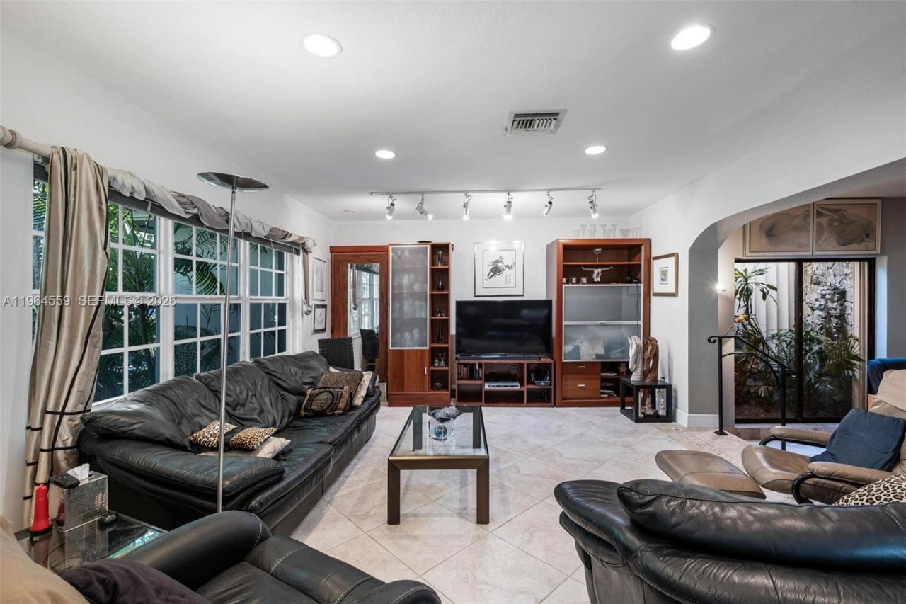 5990 SW 83rd St, South Miami, FL 33143 Photo