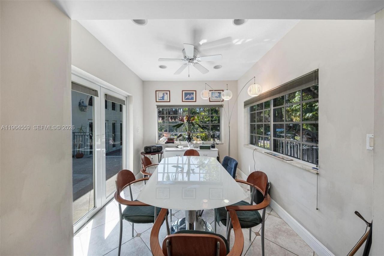 5990 SW 83rd St, South Miami, FL 33143 Photo