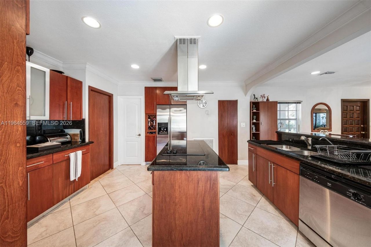 5990 SW 83rd St, South Miami, FL 33143 Photo