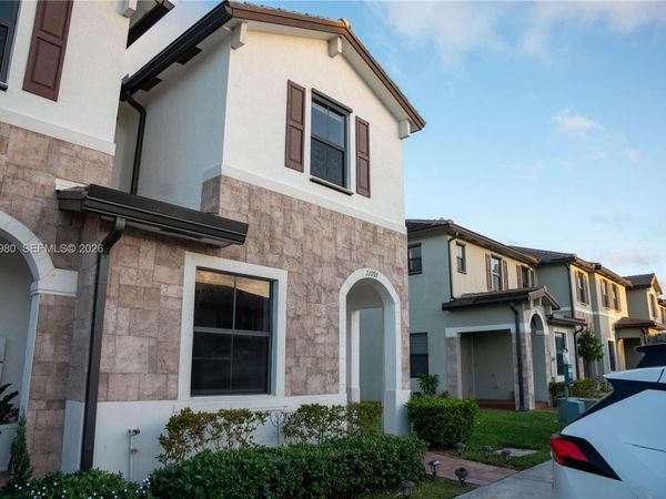 11091 W 32nd Ln, Hialeah, FL 33018