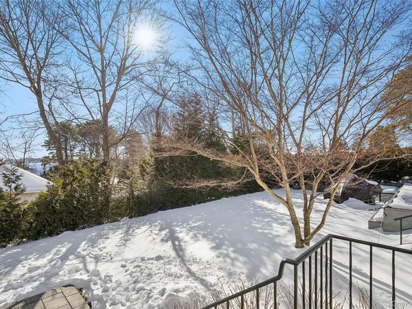 11 Huckleberry Lane E, Hampton Bays, NY 11946