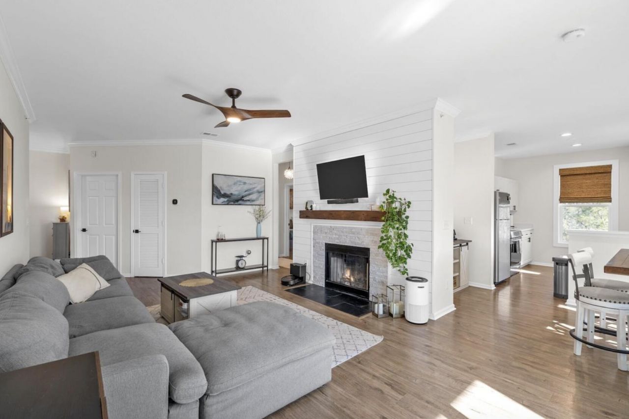 130 River Landing Drive Photo 5