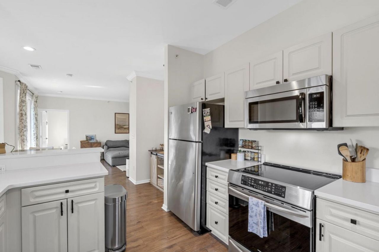 130 River Landing Drive Photo 9