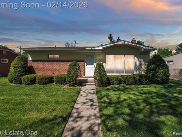 22823 N Brookside Drive, Dearborn Heights, MI 48125