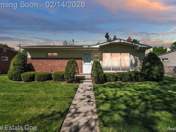 22823 N Brookside Drive, Dearborn Heights, MI 48125