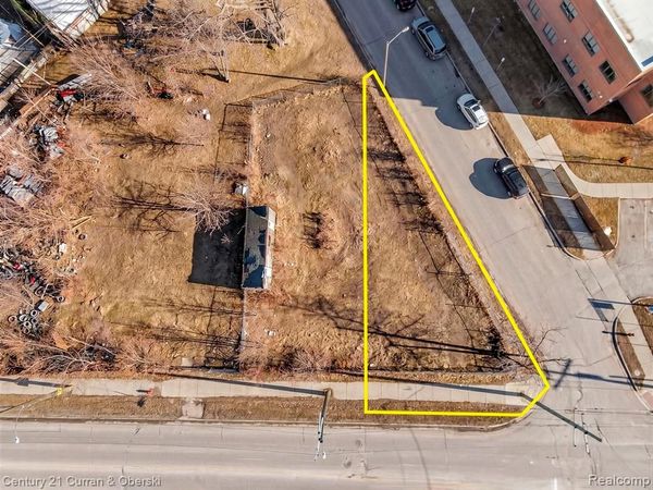 8306 Conant St, Detroit, MI 48211