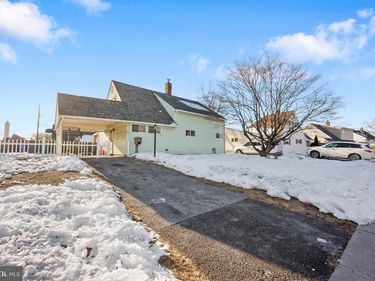 5 NICKELHILL LANE, LEVITTOWN, PA 19054