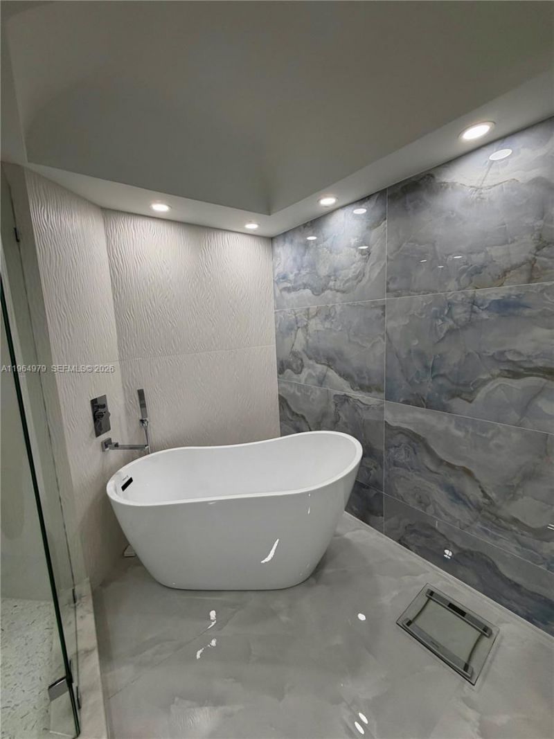 1920 S Ocean Dr, Unit 20D, Hallandale Beach, FL 33009 Photo