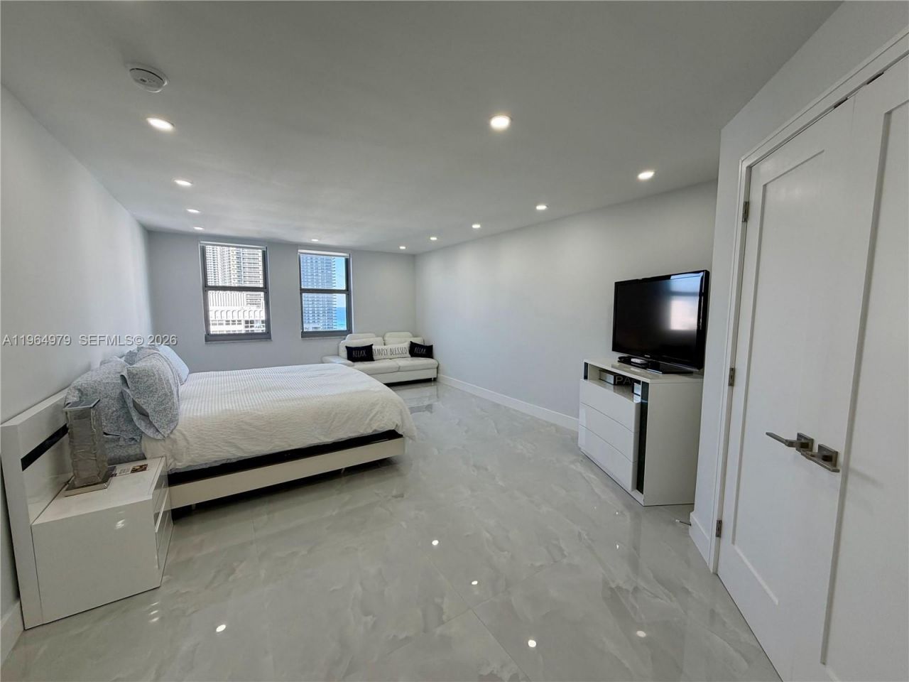 1920 S Ocean Dr, Unit 20D, Hallandale Beach, FL 33009 Photo