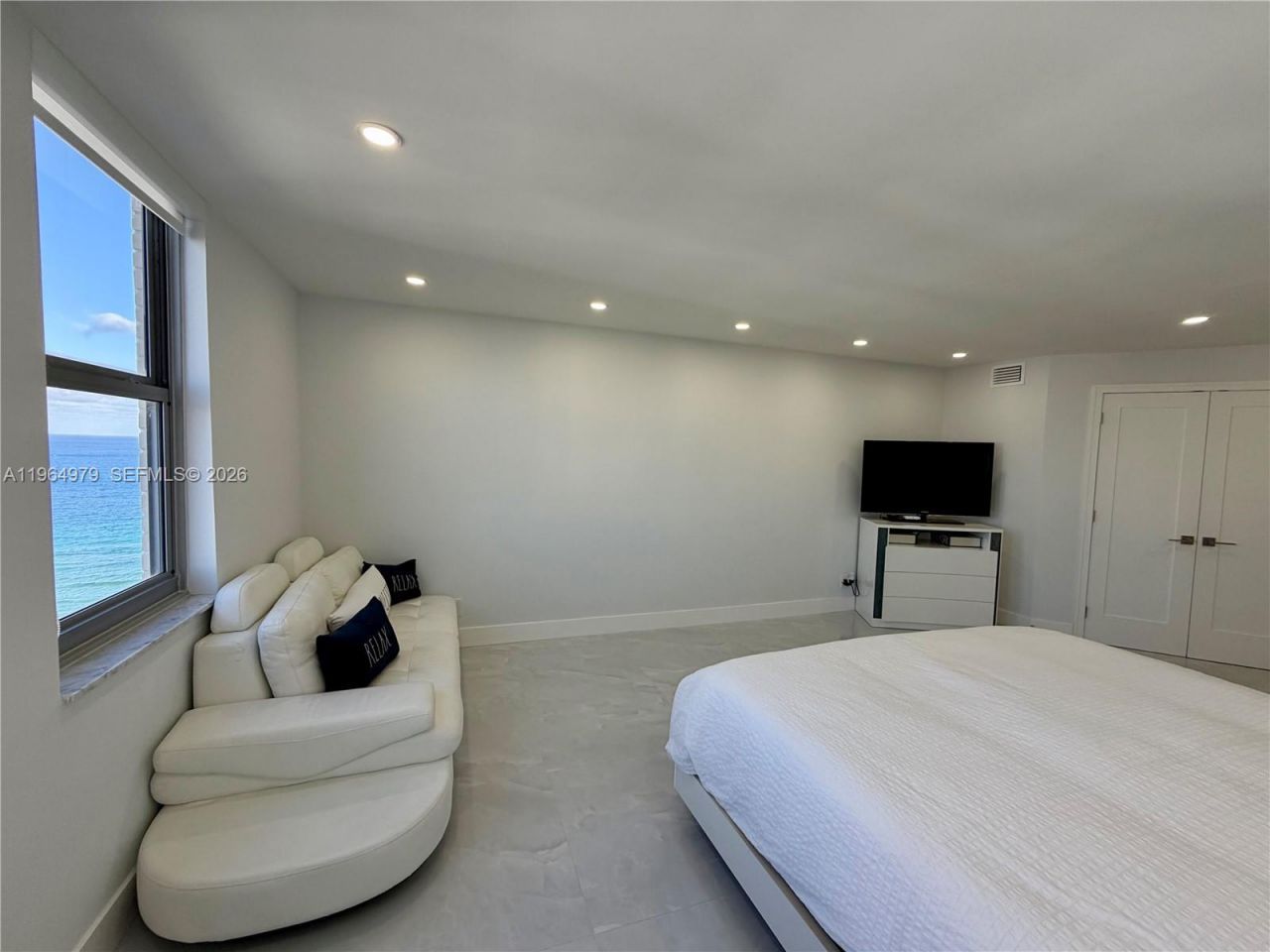 1920 S Ocean Dr, Unit 20D, Hallandale Beach, FL 33009 Photo