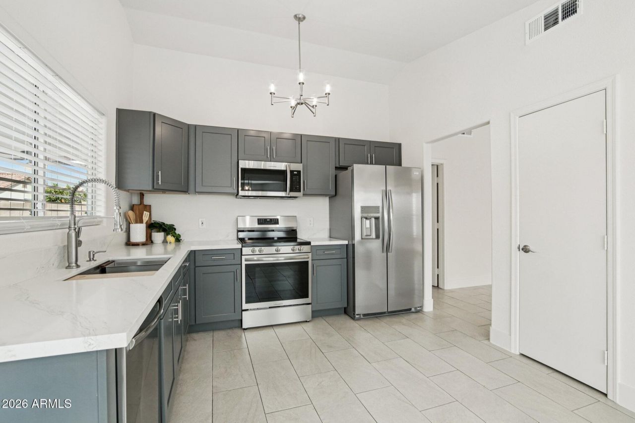 21424 N 30th Avenue, Phoenix, AZ 85027 Main Photo