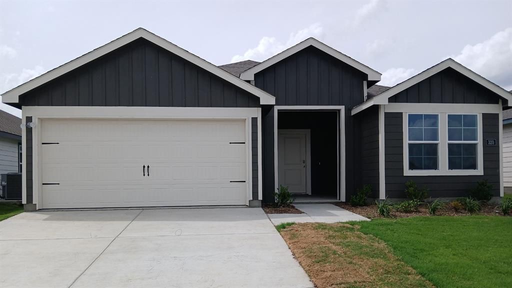 320 Whispering Pine Drive, Royse City, TX 75189 Main Photo