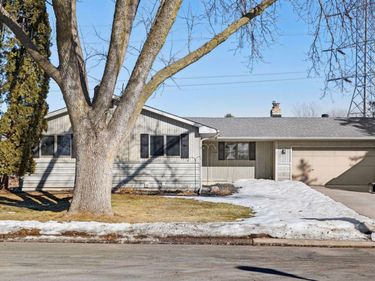 11441 Galtier Drive, Burnsville, MN 55337