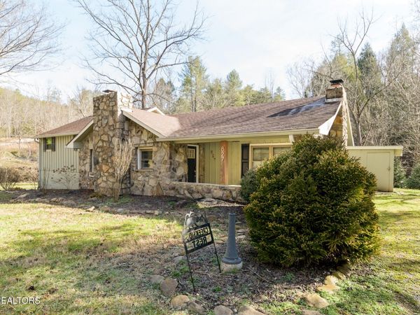 827 Mill Creek Rd, Pigeon Forge, TN 37863